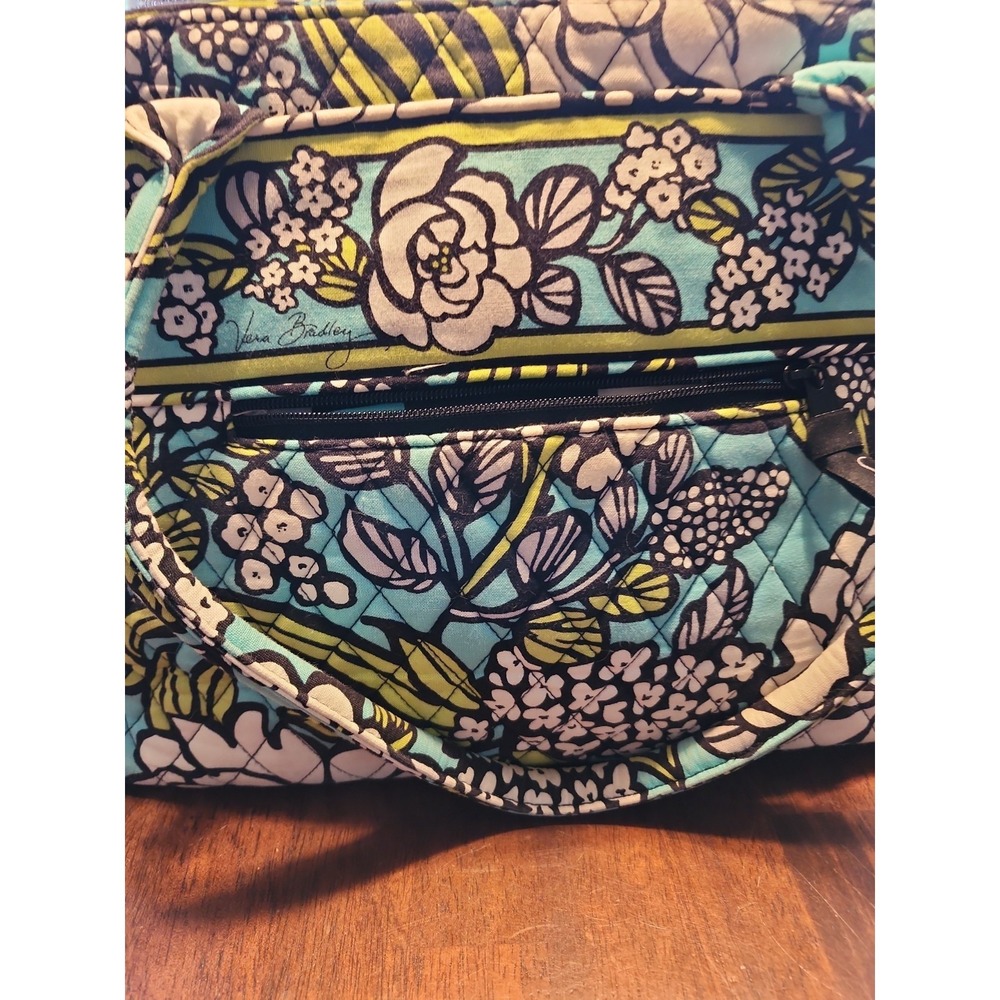 Vera Bradley Island Blooms bowler bag Quilted. floral pattern. EUC - Picture 3 of 9